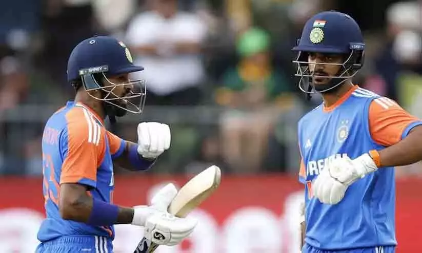 അപ്പുറം നിന്ന് കളി കണ്ടോ നീ; ശേഷം ഏഴ് ഡോട്ട് ബോളുകൾ; ഹർദിക്ക് പാണ്ഡ്യ എയറിൽ അപ്പുറം നിന്ന് കളി കണ്ടോ നീ; ശേഷം ഏഴ് ഡോട്ട് ബോളുകൾ; ഹർദിക്ക് പാണ്ഡ്യ എയറിൽ