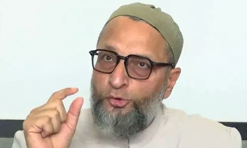 ഞങ്ങൾ ബ്രിട്ടീഷുകാർക്കെതിരെ ജിഹാദ് നടത്തുമ്പോൾ ഫഡ്നാവിസിന്റെ പൂർവികർ അവർക്ക് പ്രണയലേഖനം എഴു​തുകയായിരുന്നു -ഉവൈസി