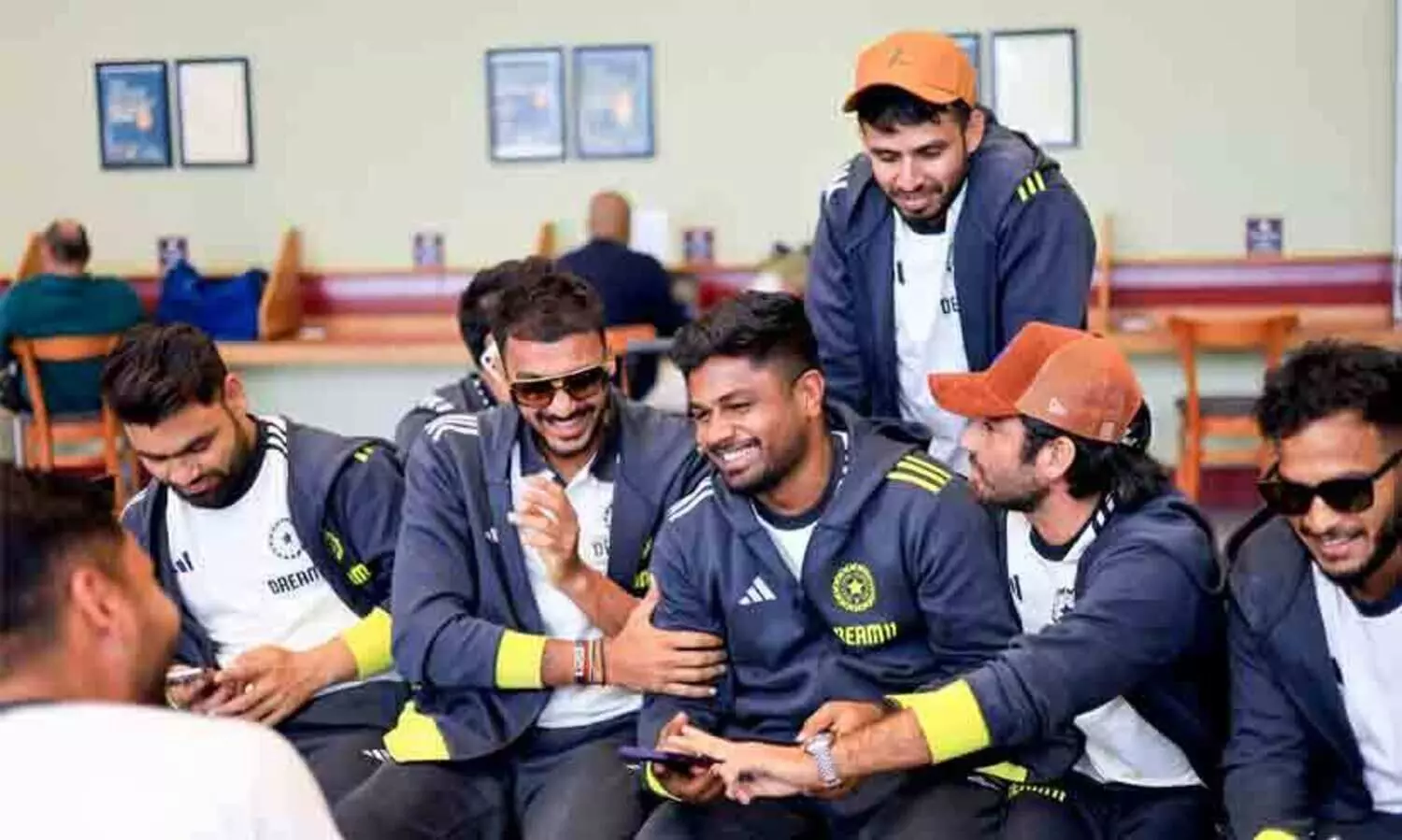 ഹാപ്പി ബർത്ത്ഡേ സഞ്ജു ചേട്ടാ; ദക്ഷിണാഫ്രിക്കയിൽ സഞ്ജുവിന്‍റെ പിറന്നാൾ ആഘോഷിച്ച് ഇന്ത്യൻ ടീം-Video