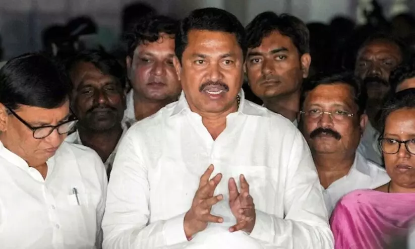 ‘ദൈവമാണെന്നാണ് ഫഡ്നാവിന്റെ വിചാരം, ബി.ജെ.പിയെ നായ ആക്കേണ്ട സമയം വന്നിരിക്കുന്നു’; വിവാദ പരാമർശവുമായി മഹാരാഷ്ട്ര കോൺഗ്രസ് അധ്യക്ഷൻ ‘ദൈവമാണെന്നാണ് ഫഡ്നാവിന്റെ വിചാരം, ബി.ജെ.പിയെ നായ ആക്കേണ്ട സമയം വന്നിരിക്കുന്നു’; വിവാദ പരാമർശവുമായി മഹാരാഷ്ട്ര കോൺഗ്രസ് അധ്യക്ഷൻ