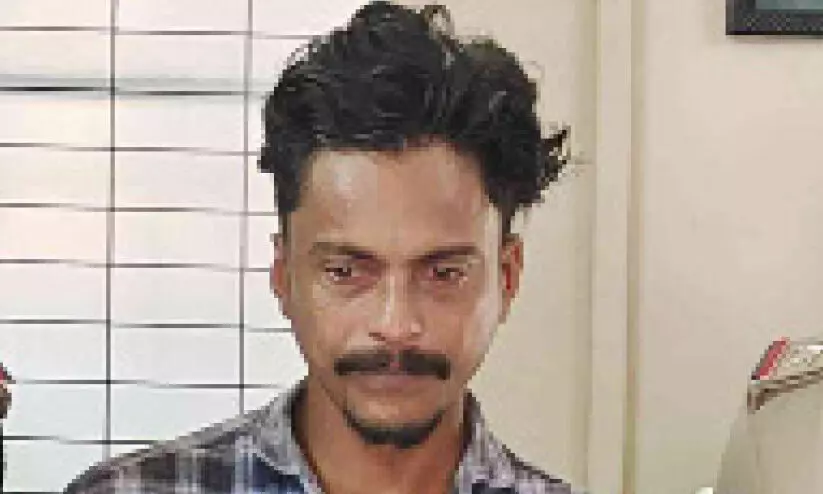 ട്രെയിനിന് കല്ലെറിഞ്ഞ് യാത്രക്കാരനെ വധിക്കാൻ ശ്രമിച്ച കേസിൽ പ്രതി അറസ്റ്റിൽ ട്രെയിനിന് കല്ലെറിഞ്ഞ് യാത്രക്കാരനെ വധിക്കാൻ ശ്രമിച്ച കേസിൽ പ്രതി അറസ്റ്റിൽ