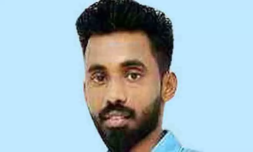 പൊലീസിനെ കണ്ട് പുഴയിൽ ചാടിയ ലോറി ഡ്രൈവർ മരിച്ചു; പ്രതിഷേധവുമായി ജനങ്ങൾ പൊലീസിനെ കണ്ട് പുഴയിൽ ചാടിയ ലോറി ഡ്രൈവർ മരിച്ചു; പ്രതിഷേധവുമായി ജനങ്ങൾ