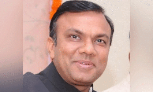 ഭൂ​മി ഒ​ഴി​പ്പി​ക്ക​ൽ നോ​ട്ടീ​സ്;  ഉ​ദ്യോ​ഗ​സ്ഥ​ർ​ക്കെ​തി​രെ വ​ടി​യെ​ടു​ത്ത് റ​വ​ന്യൂ സെ​ക്ര​ട്ട​റി