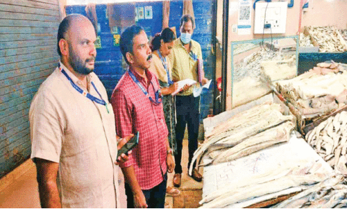 അ​മി​ത വി​ല, പൂ​ഴ്ത്തി​വെ​പ്പ്, ക​രി​ഞ്ച​ന്ത; വ്യാ​പാ​ര​ കേ​ന്ദ്ര​ങ്ങ​ളി​ൽ പ​രി​ശോ​ധ​ന