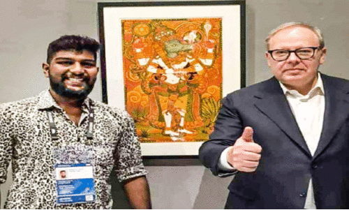 ചുവർ ചിത്രകലയിൽ ശ്രദ്ധനേടി മാധവ്