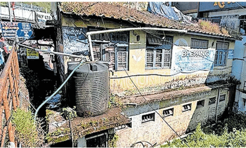 വെള്ളമില്ല, മൂന്നാറിലെ ശുചിമുറികൾ​ പൂട്ടിയിട്ട്​ ഒരാഴ്ച; സഞ്ചാരികൾക്ക്​ ദുരിതം