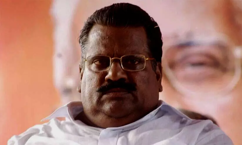 രാത്രി ഡി.സി ബുക്സിന്റെ പരസ്യം, രാവിലെ പിന്മാറ്റം; പിന്നാലെ 181 പേജുകൾ പുറത്ത്