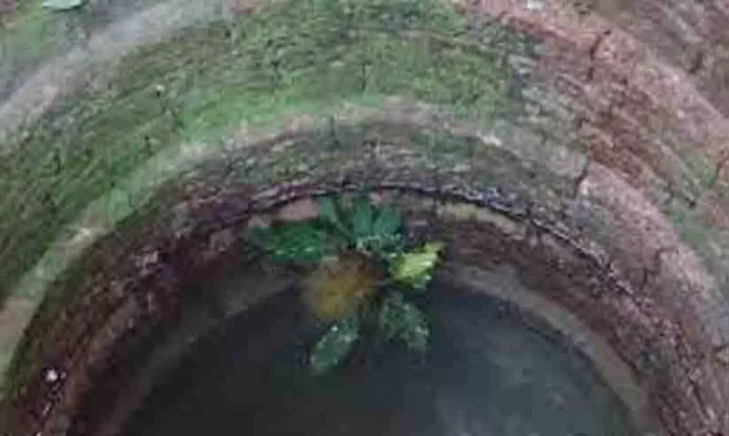 കൂട്ടുകാർക്കൊപ്പം കളിക്കവെ കാൽവഴുതി ആറാം ക്ലാസുകാരൻ സ്കൂൾ കിണറ്റിൽ വീണു