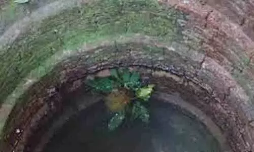 കൂട്ടുകാർക്കൊപ്പം കളിക്കവെ കാൽവഴുതി ആറാം ക്ലാസുകാരൻ സ്കൂൾ കിണറ്റിൽ വീണു കൂട്ടുകാർക്കൊപ്പം കളിക്കവെ കാൽവഴുതി ആറാം ക്ലാസുകാരൻ സ്കൂൾ കിണറ്റിൽ വീണു