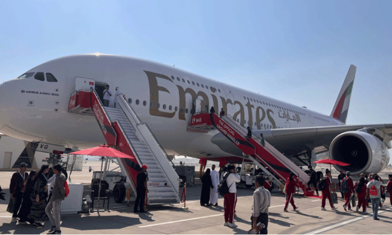 എ​മി​റേ​റ്റ്സി​ന്റെ എ​യ​ർ​ബ​സ് എ380