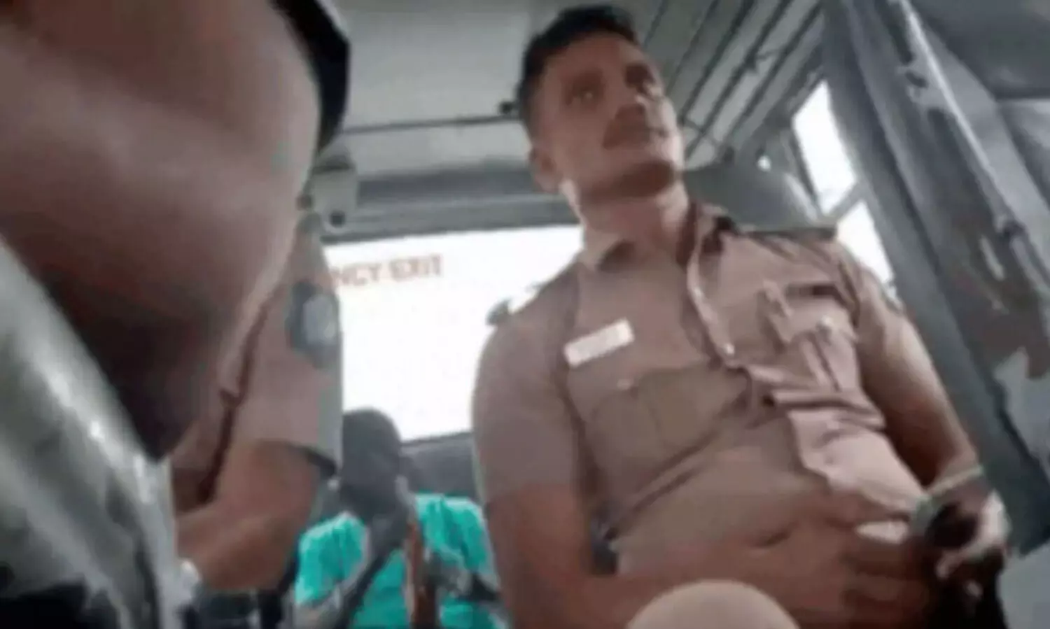 തടവുകാർക്ക് അകമ്പടി സേവിക്കുന്നതിനിടെ മദ്യപിച്ചതിന് ചെന്നൈയിൽ പൊലീസ് ഉദ്യോഗസ്ഥൻ പിടിയിൽ