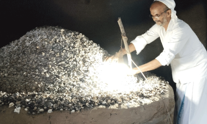 നൂറിന്റെ നിറശോഭയിൽ അബൂബക്കറിന്റെ നൂറ് വ്യവസായം നൂറിന്റെ നിറശോഭയിൽ അബൂബക്കറിന്റെ നൂറ് വ്യവസായം