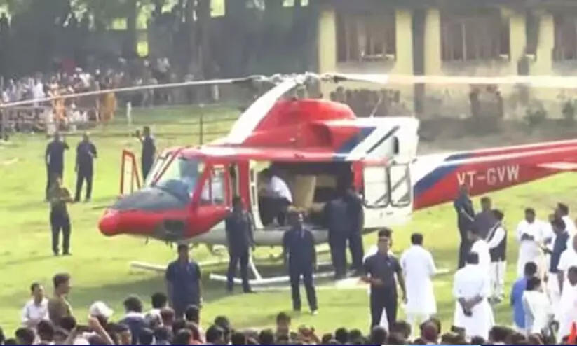 രാഹുൽ ഗാന്ധിയുടെ ഹെലികോപ്ടർ പുറപ്പെടാൻ വൈകിയതിൽ വിവാദം രാഹുൽ ഗാന്ധിയുടെ ഹെലികോപ്ടർ പുറപ്പെടാൻ വൈകിയതിൽ വിവാദം