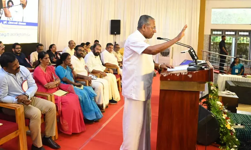 ശാസ്ത്ര ഗവേഷണങ്ങള് ലോകത്തിന്റെ ഹരിതഭാവി കൂടി ലക്ഷ്യം വെക്കണം- മുഖ്യമന്ത്രി ശാസ്ത്ര ഗവേഷണങ്ങള് ലോകത്തിന്റെ ഹരിതഭാവി കൂടി ലക്ഷ്യം വെക്കണം- മുഖ്യമന്ത്രി