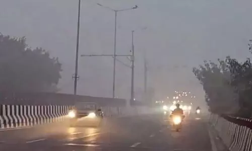 വിഷപ്പുകയിൽ മുങ്ങി ഡൽഹി; പ്രൈമറി സ്കൂളുകൾ അടച്ചു, ഇന്ന് മുതൽ കർശന നിയന്ത്രണം