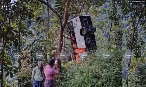 കേളകം ബസ് അപകടത്തിൽ മരിച്ചവരുടെ കുടുംബാംഗങ്ങൾക്ക് ധനസഹായം പ്രഖ്യാപിച്ചു കേളകം ബസ് അപകടത്തിൽ മരിച്ചവരുടെ കുടുംബാംഗങ്ങൾക്ക് ധനസഹായം പ്രഖ്യാപിച്ചു
