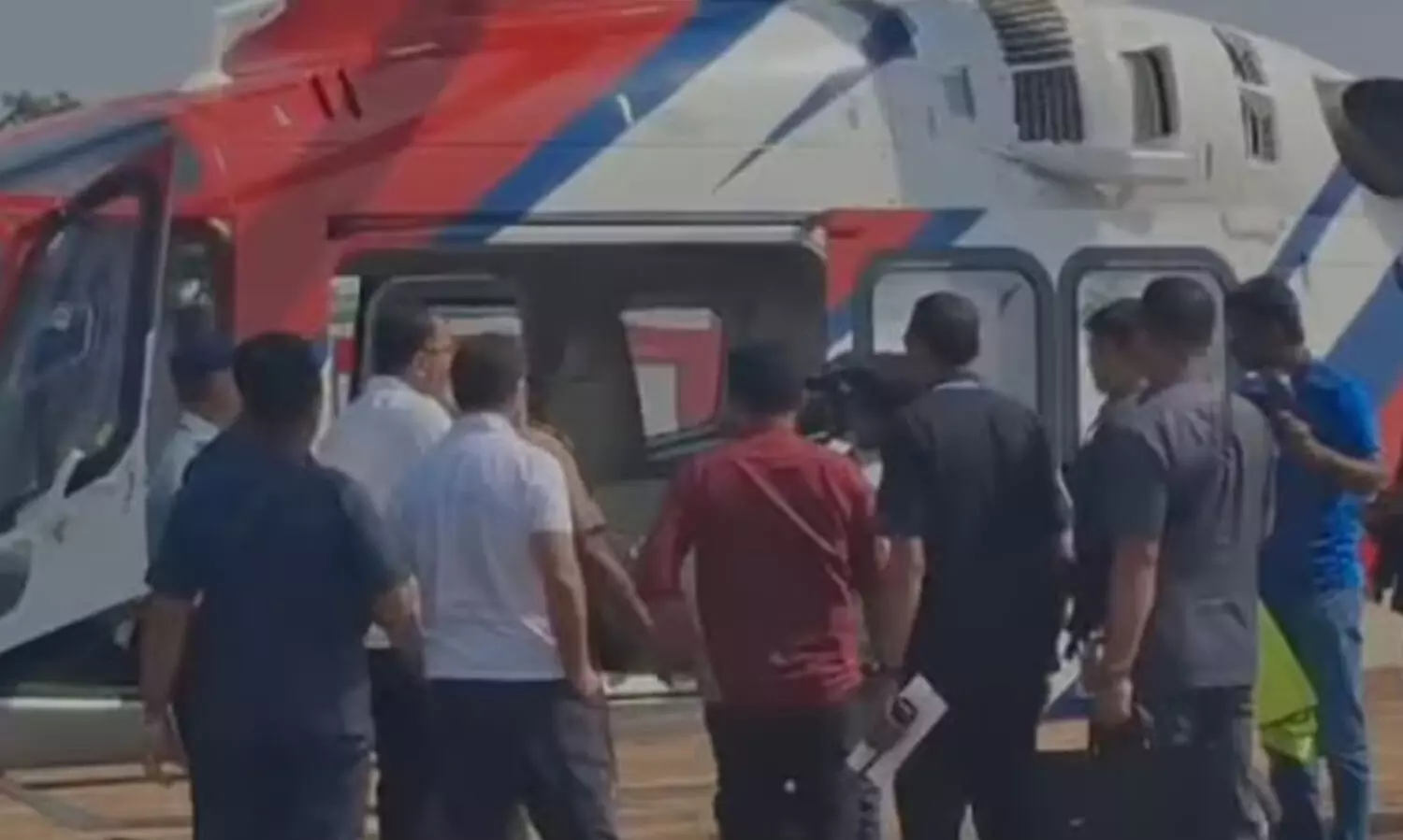 അമരാവതിയിൽ രാഹുലിന്റെ ബാഗ് പരിശോധിച്ച് തെരഞ്ഞെടുപ്പ് കമീഷൻ