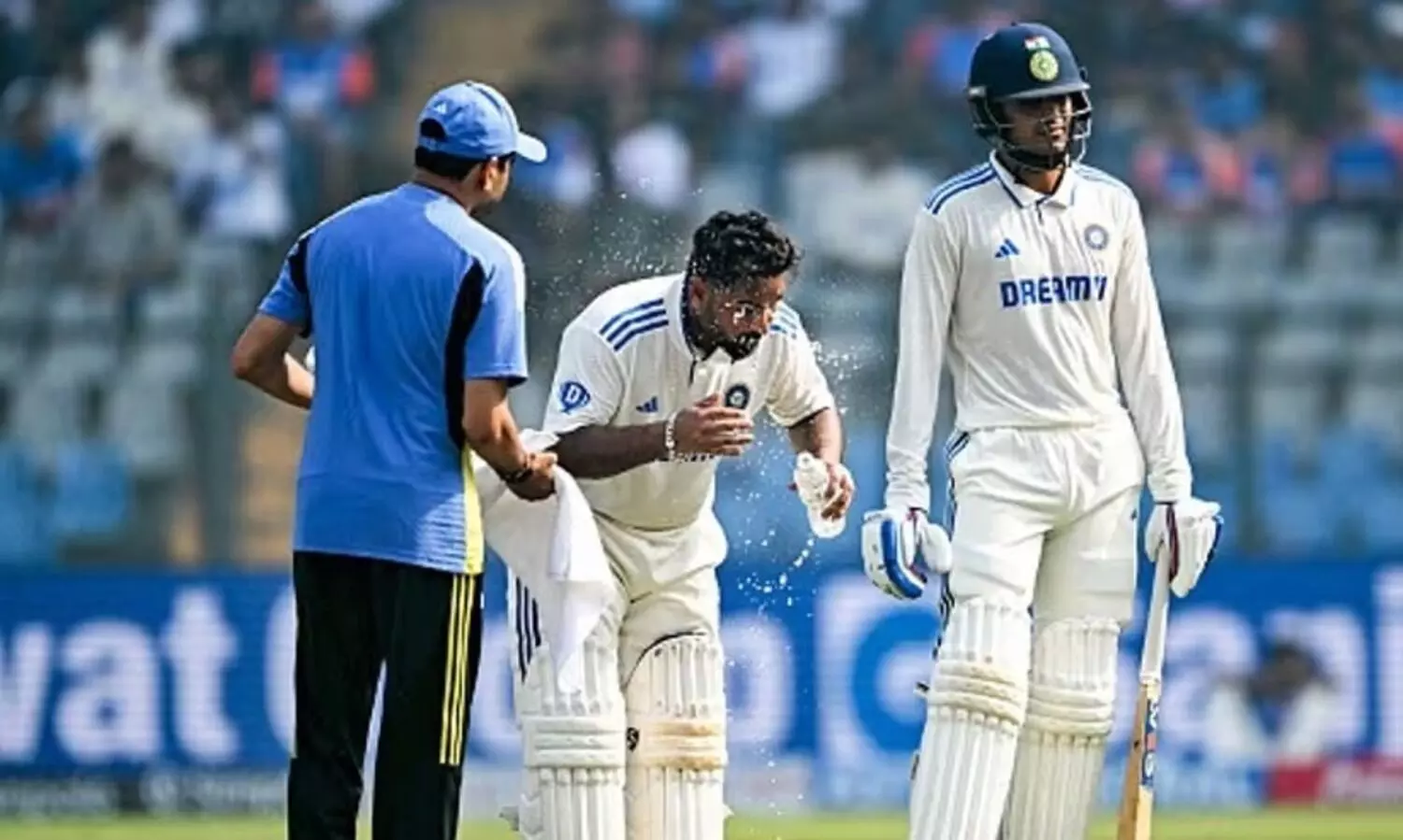 ഇന്ത്യൻ ടീമിന് തിരിച്ചടി; സൂപ്പർതാരത്തിന് തള്ളവിരലിന് പരിക്ക്; ആസ്ട്രേലിയക്കെതിരായ ഒന്നാം ടെസ്റ്റിനുണ്ടാകില്ല