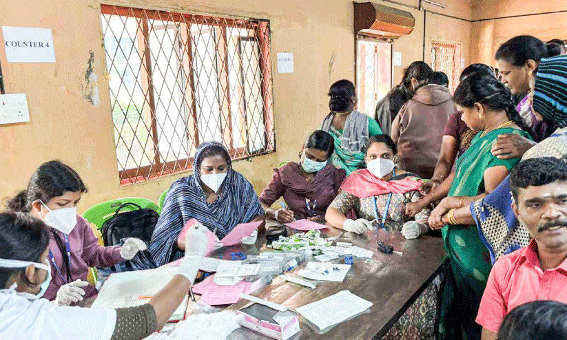 ക്ഷയരോഗ നിര്മാര്ജനം; കമ്പംമെട്ടില് 4000 തോട്ടം തൊഴിലാളികളെ പരിശോധിച്ചു ക്ഷയരോഗ നിര്മാര്ജനം; കമ്പംമെട്ടില് 4000 തോട്ടം തൊഴിലാളികളെ പരിശോധിച്ചു