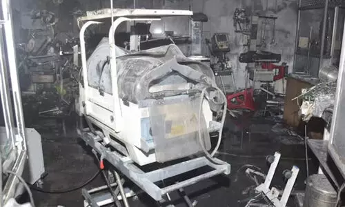 ഝാൻസി ആശുപത്രി തീപിടിത്തം: മരിച്ച കുട്ടികളുടെ കുടുംബങ്ങൾക്ക് പത്ത് ലക്ഷം നഷ്ടപരിഹാരം; വിമർശിച്ച് പ്രതിപക്ഷം