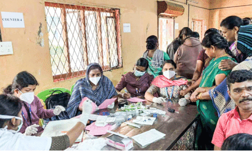 ക്ഷയരോഗ നിര്മാര്ജനം; കമ്പംമെട്ടില് 4000 തോട്ടം തൊഴിലാളികളെ പരിശോധിച്ചു ക്ഷയരോഗ നിര്മാര്ജനം; കമ്പംമെട്ടില് 4000 തോട്ടം തൊഴിലാളികളെ പരിശോധിച്ചു