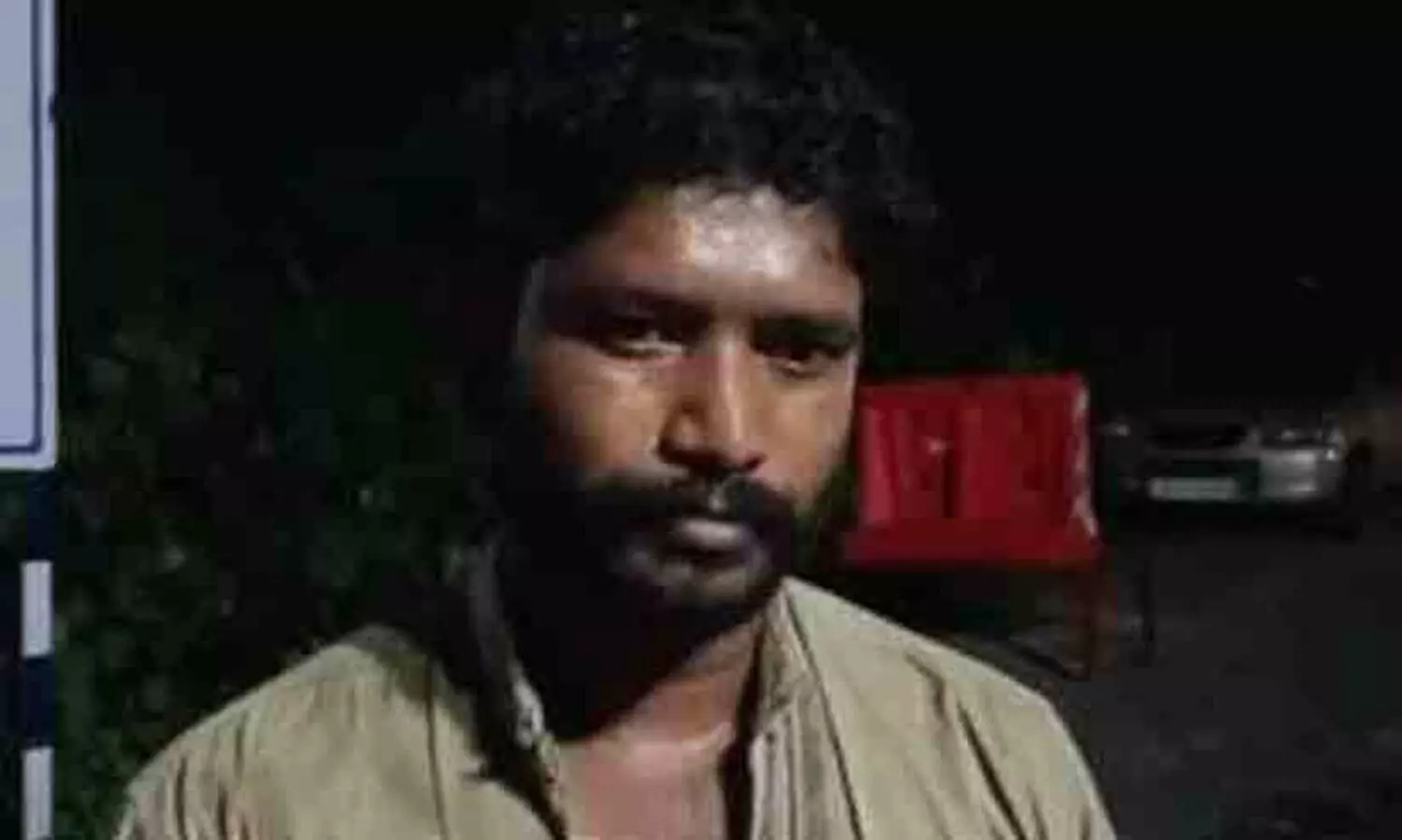 വാഹനത്തിന്റെ പ്ലാറ്റ് ഫോമിലെ രഹസ്യ അറയിൽ 200 കുപ്പി മാഹി മദ്യം; യുവാവ് അറസ്റ്റിൽ