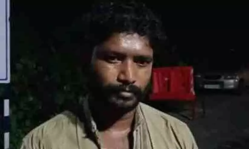 വാഹനത്തിന്റെ പ്ലാറ്റ് ഫോമിലെ രഹസ്യ അറയിൽ 200 കുപ്പി മാഹി മദ്യം; യുവാവ് അറസ്റ്റിൽ