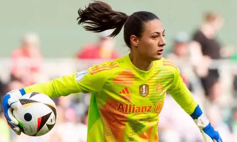 അർബുദം സ്ഥിരീകരിക്കുന്നു, തൊട്ടടുത്ത ദിവസം കരാർ നീട്ടി ഞെട്ടിച്ച് ബയേൺ മ്യൂണിക്; കൈയടിച്ച് ഫുട്ബാൾ ലോകം അർബുദം സ്ഥിരീകരിക്കുന്നു, തൊട്ടടുത്ത ദിവസം കരാർ നീട്ടി ഞെട്ടിച്ച് ബയേൺ മ്യൂണിക്; കൈയടിച്ച് ഫുട്ബാൾ ലോകം