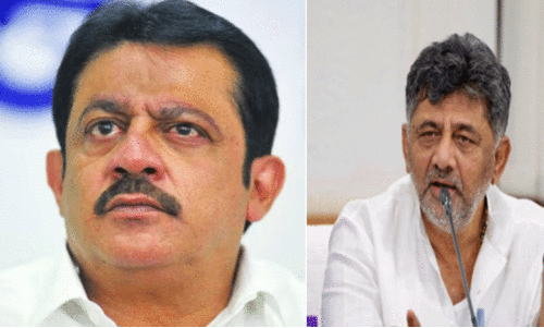 കു​മാ​ര​സ്വാ​മി​ക്കെ​തി​രെയുള്ള അ​ധി​ക്ഷേ​പ പ​രാ​മ​ർ​ശം; മ​ന്ത്രി അ​ഹ്മ​ദ് ഖാ​നെ ത​ള്ളി ശി​വ​കു​മാ​ർ