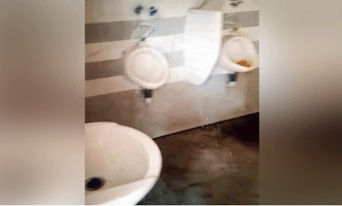 അരൂർ മാനവീയം വേദിയിലെ ശൗചാലയം ശോചനീയാവസ്ഥയിൽ