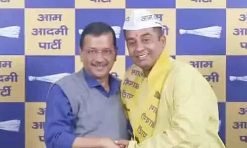 Ex-BJP MLA Anil Jha joined AAP in presence of Arvind Kejriwal