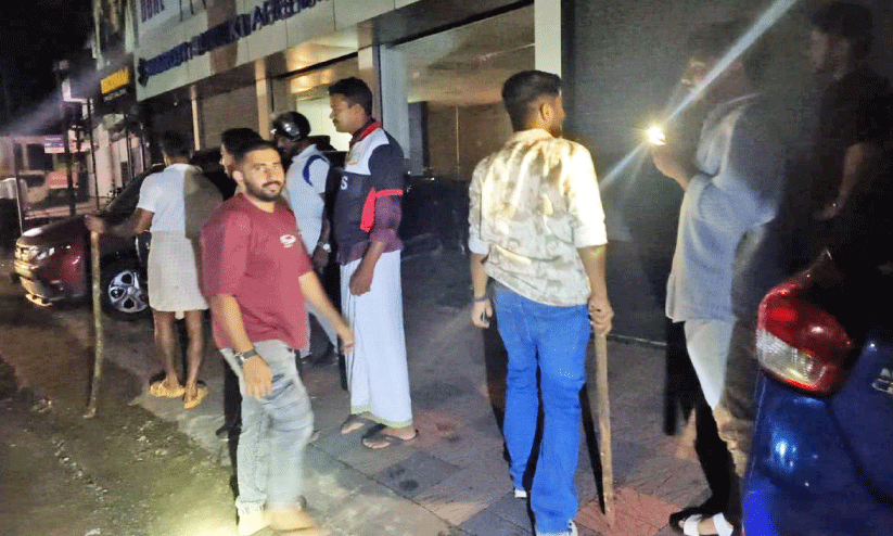 ചെ​റി​യ കു​മ്പ​ള​ത്ത്​ മൂ​ന്നു​പേ​രെ പേ​പ്പ​ട്ടി ക​ടി​ച്ചു