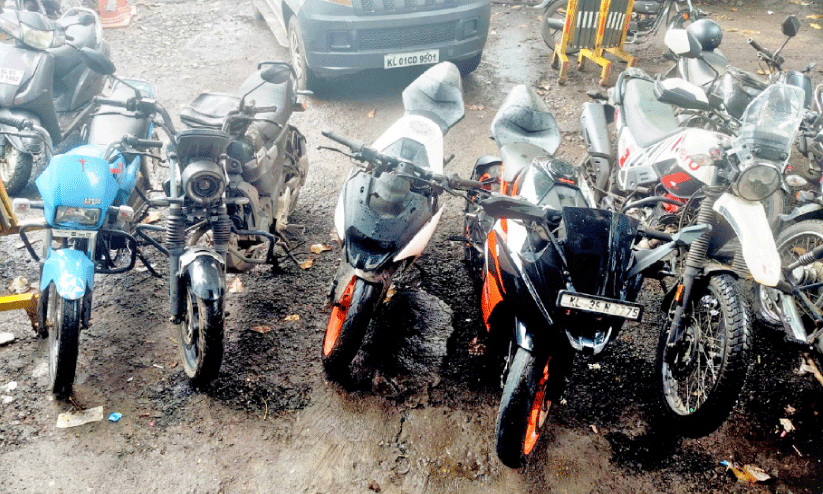 രൂപമാറ്റം വരുത്തി വാഹനങ്ങൾ, പൊലീസ് പൊക്കി രൂപമാറ്റം വരുത്തി വാഹനങ്ങൾ, പൊലീസ് പൊക്കി