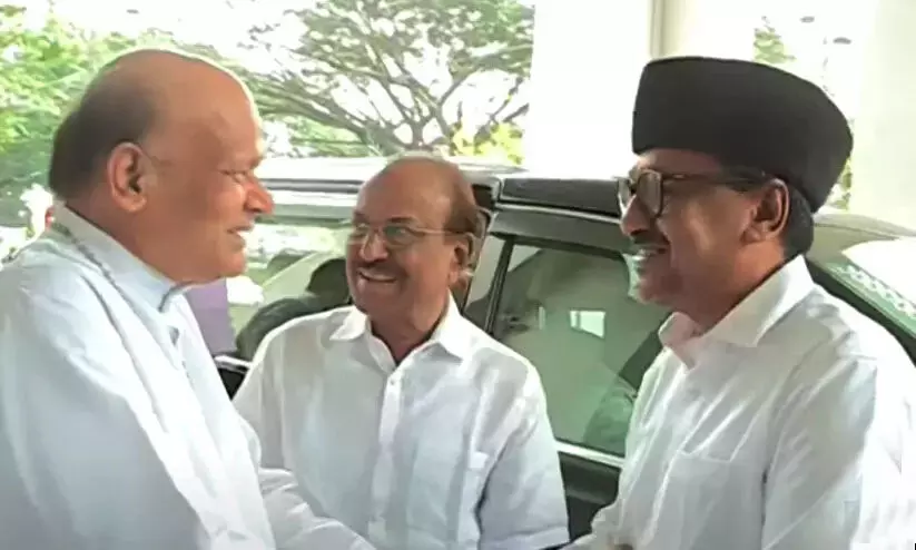 മുനമ്പം: സമവായ നീക്കവുമായി ലീഗ്; സർക്കാർ ഇടപെട്ട് പരിഹരിക്കണമെന്ന് സാദിഖലി തങ്ങള്‍