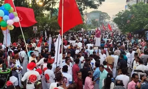 ആവേശമായി കൊട്ടിക്കലാശം; പാലക്കാട്ട് ഇനി നിശബ്ദ പ്രചാരണം ആവേശമായി കൊട്ടിക്കലാശം; പാലക്കാട്ട് ഇനി നിശബ്ദ പ്രചാരണം