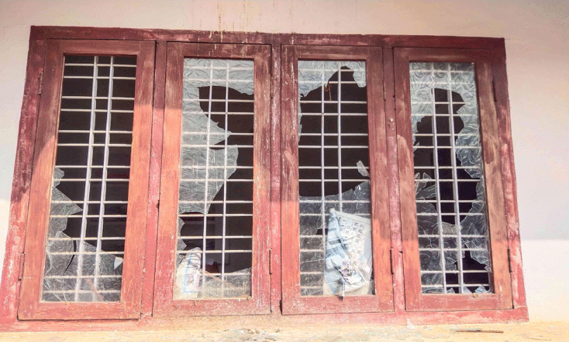 സി.​പി.​ഐ ലോ​ക്ക​ൽ ക​മ്മി​റ്റി ഓ​ഫി​സ്​ അ​ടി​ച്ചു ത​ക​ർ​ത്തു