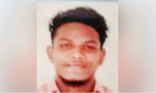 യു​വാ​വി​ന്റെ ആ​ക്ര​മ​ണ​ത്തി​ൽ നാ​ല് പൊ​ലീ​സു​കാ​ർ​ക്ക് പ​രി​ക്ക്