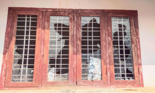 സി.​പി.​ഐ ലോ​ക്ക​ൽ ക​മ്മി​റ്റി ഓ​ഫി​സ്​ അ​ടി​ച്ചു ത​ക​ർ​ത്തു