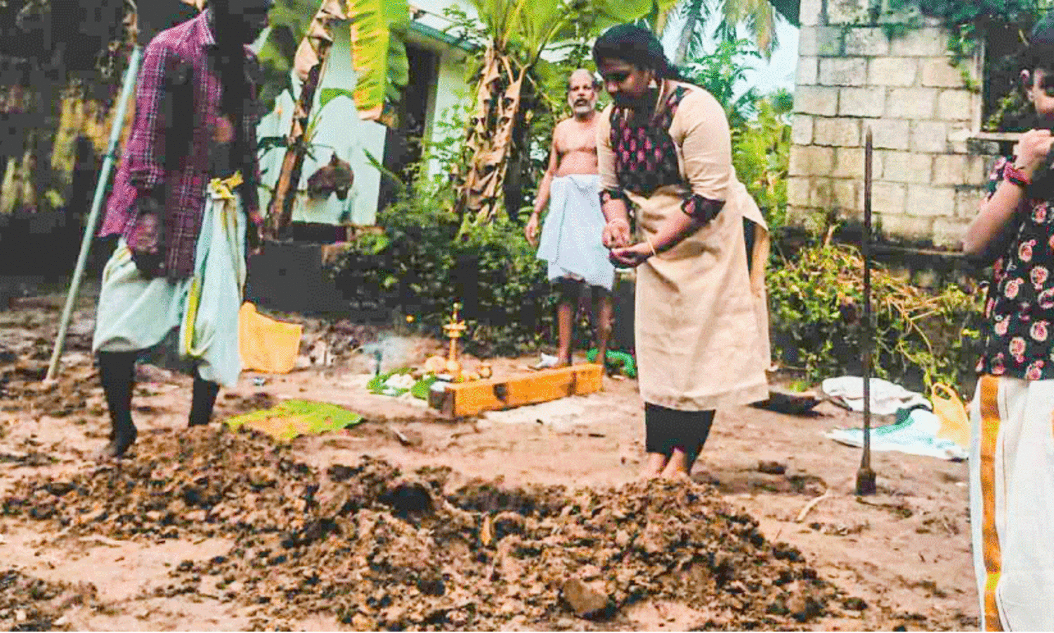 കിടപ്പാടത്തിനായി തറക്കല്ലിട്ട പുരയിടത്തില്‍ മൃതദേഹം; വിതുമ്പലോടെ കൃപ
