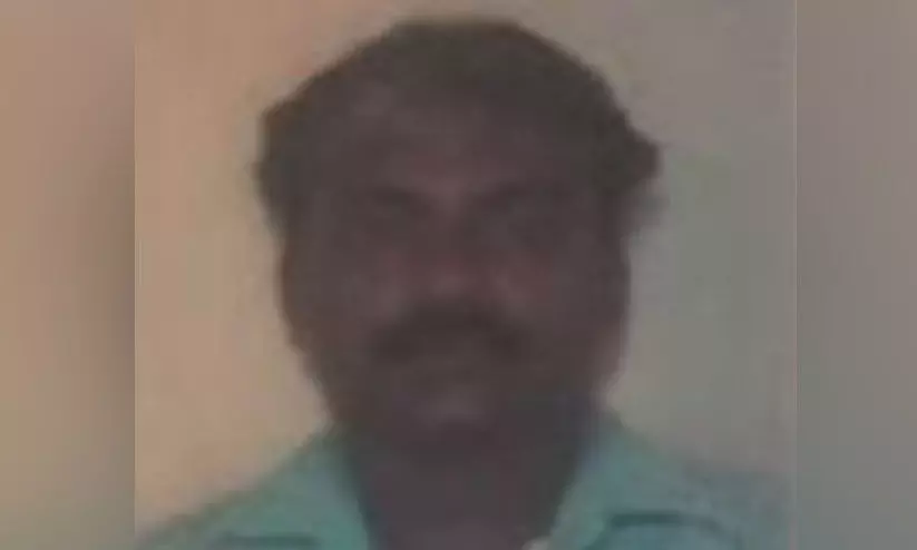 ശബരിമല തീർത്ഥാടകൻ ഹൃദയാഘാതം മൂലം മരിച്ചു ശബരിമല തീർത്ഥാടകൻ ഹൃദയാഘാതം മൂലം മരിച്ചു