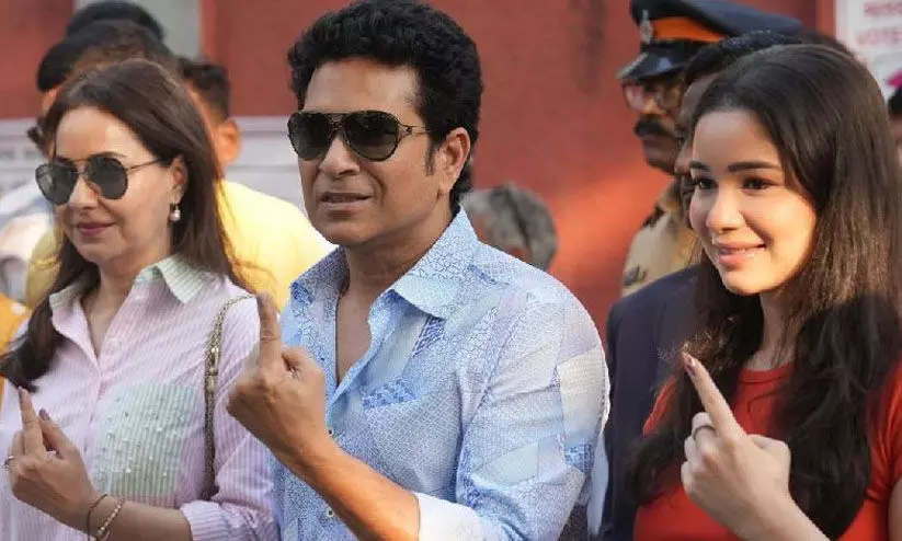 തൊഴിൽ,സ്ത്രീ സുരക്ഷക്കായി വോട്ടു ചെയ്യാനെത്തി മഹാരാഷ്ട്രയിലെ കന്നിവോട്ടർമാർ തൊഴിൽ,സ്ത്രീ സുരക്ഷക്കായി വോട്ടു ചെയ്യാനെത്തി മഹാരാഷ്ട്രയിലെ കന്നിവോട്ടർമാർ