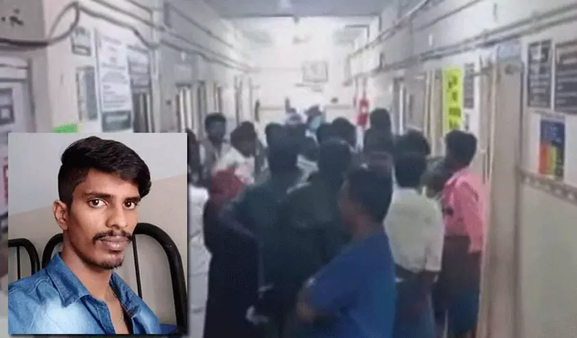 വിവാഹാഭ്യർഥന നിരസിച്ചു; അധ്യാപികയെ ക്ലാസ് മുറിയിൽ കയറി കുത്തിക്കൊന്നു വിവാഹാഭ്യർഥന നിരസിച്ചു; അധ്യാപികയെ ക്ലാസ് മുറിയിൽ കയറി കുത്തിക്കൊന്നു