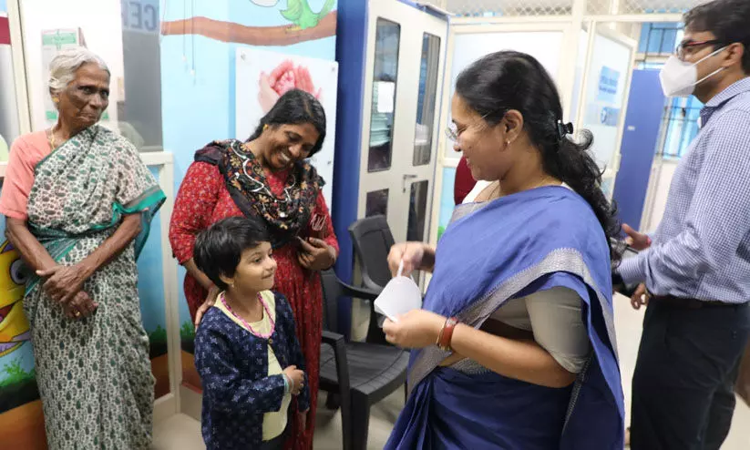 തൈക്കാട് സ്ത്രീകളുടേയും കുട്ടികളുടേയും ആശുപത്രിയില് അപ്രതീക്ഷിത സന്ദര്ശനം നടത്തി വീണ ജോര്ജ് തൈക്കാട് സ്ത്രീകളുടേയും കുട്ടികളുടേയും ആശുപത്രിയില് അപ്രതീക്ഷിത സന്ദര്ശനം നടത്തി വീണ ജോര്ജ്