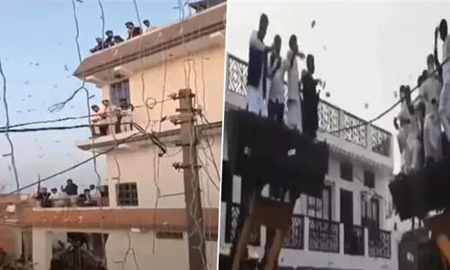 കല്ല്യാണ ഘോഷയാത്രക്കിടെ നോട്ട് മഴ; വായുവിൽ പറത്തിയത് 20 ലക്ഷം രൂപ!