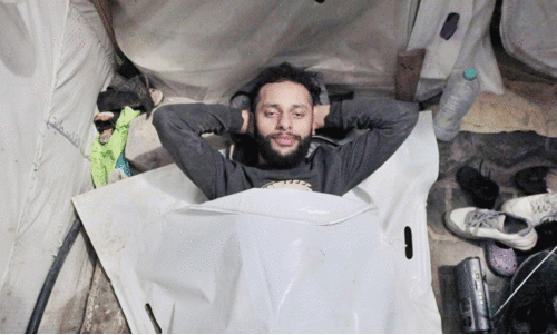 ഫ്രം ​ഗ്രൗ​ണ്ട് സീ​റോ​യി​ലെ ദൃ​ശ്യം