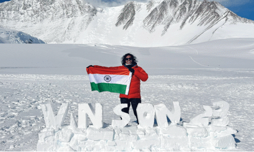 ലോകത്തെ ഉയരംകൂടിയ കൊടുമുടികൾ കീഴടക്കുക എന്ന സ്വപ്നത്തിന് പിറകെയാണ് ഷെയ്ഖ് ഹസ്സൻ. അഞ്ചു വർഷത്തിനിടെ 150 രാജ്യം. മരണത്തെ മുഖാമുഖം കണ്ട് ജീവിതത്തിലേക്ക് തിരിച്ചുകയറുകയായിരുന്നു ഈ മലയാളി ലോകത്തെ ഉയരംകൂടിയ കൊടുമുടികൾ കീഴടക്കുക എന്ന സ്വപ്നത്തിന് പിറകെയാണ് ഷെയ്ഖ് ഹസ്സൻ. അഞ്ചു വർഷത്തിനിടെ 150 രാജ്യം. മരണത്തെ മുഖാമുഖം കണ്ട് ജീവിതത്തിലേക്ക് തിരിച്ചുകയറുകയായിരുന്നു ഈ മലയാളി