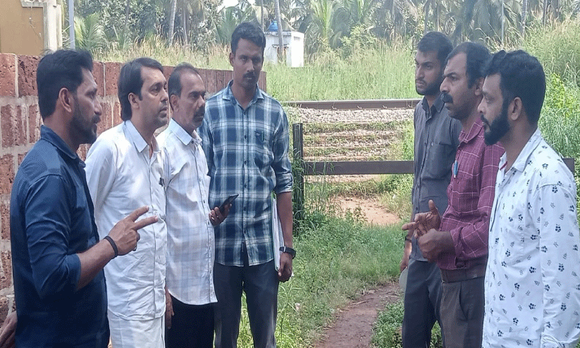 കൊപ്പളത്ത് റെയിൽവേ നടപ്പാലം; സാധ്യത തെളിയുന്നു കൊപ്പളത്ത് റെയിൽവേ നടപ്പാലം; സാധ്യത തെളിയുന്നു 