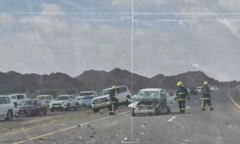 മു​ദൈബിയിൽ വാഹനാപകടം; രണ്ടുപേർ മരിച്ചു, 22പേർക്ക് പരി​ക്ക്