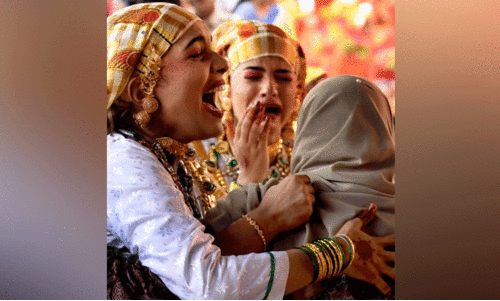 മൊ​ഞ്ചി​ന്റെ മൈ​ലാ​ഞ്ചി മ​ണം