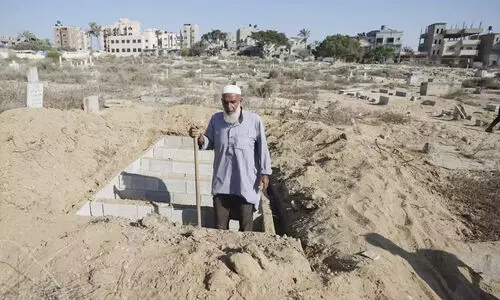 ഗ​സ്സ​യി​ൽ ക്രൂരതക്ക് അറുതിയില്ല; 44,000 കടന്ന് മരണസംഖ്യ